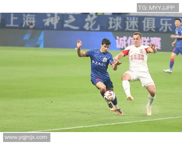 广州恒大与上海申花激战正酣谁能在中超赛场上笑到最后